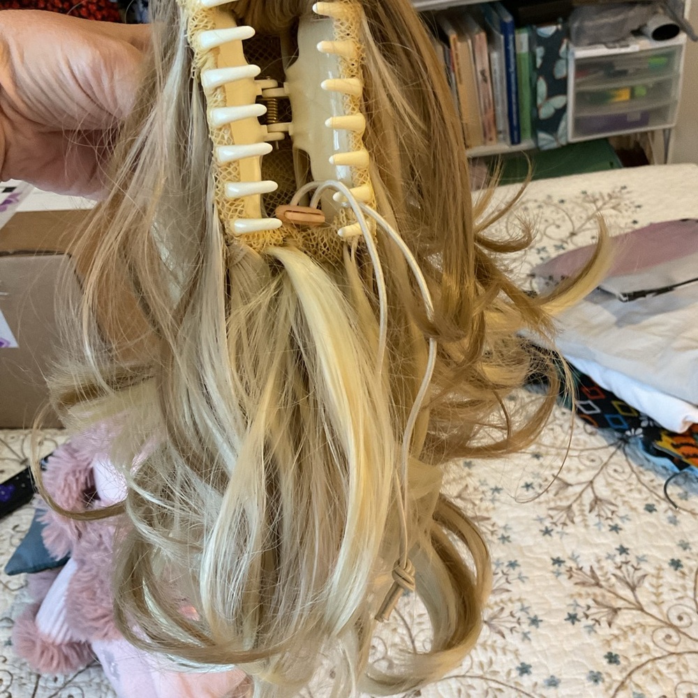 COPY - Blonde Wavy Hairpiece - Picture 2 of 2